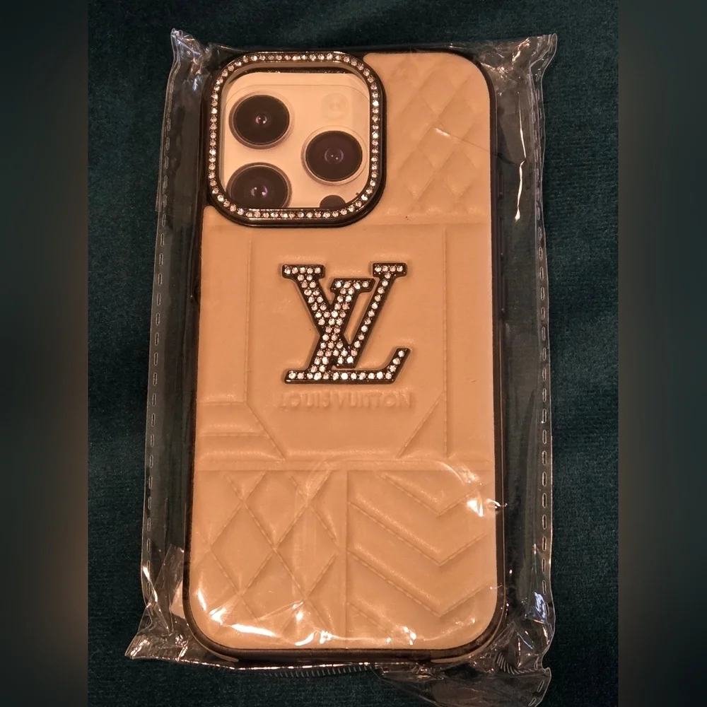 LV Beige Bling Quilted I Phone 16 Pro Phn Case (UNBRANDED) - Picture 2 of 3